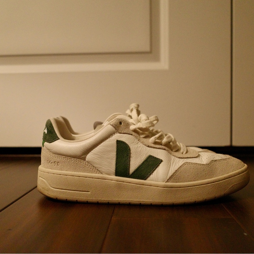 Veja V90 Sneakers